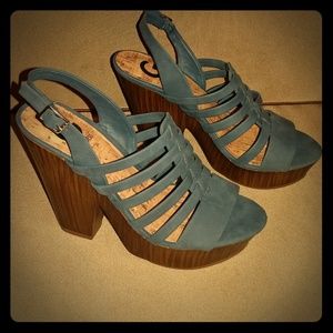 G by Guess size 7 1/2 heals